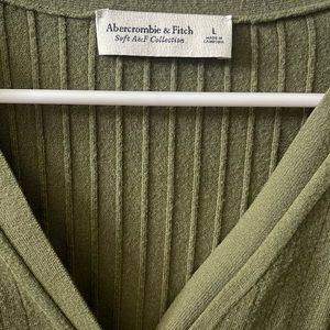 Abercrombie & Fitch olive green cardigan